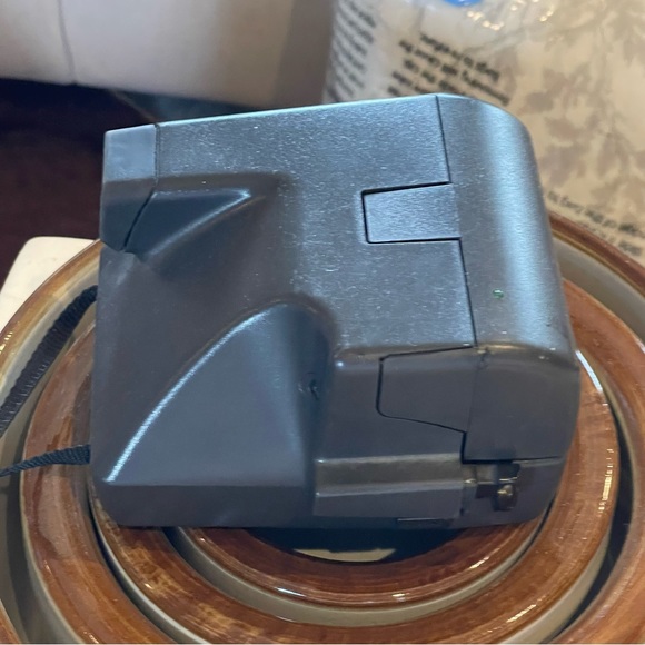 Vintage Polaroid 600 One Step Instant Camera with Electronic flash auto focus - Picture 6 of 8